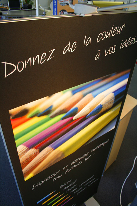 Photo of an OCTAfabrik frame at the stand and design agency. Octanorm frame